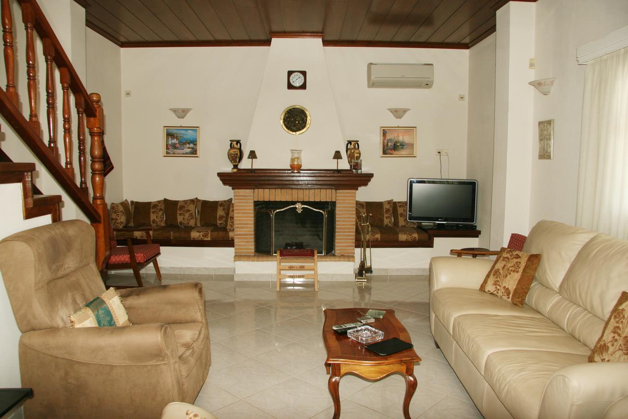 Villa Vlichos Amarynthos Exterior photo