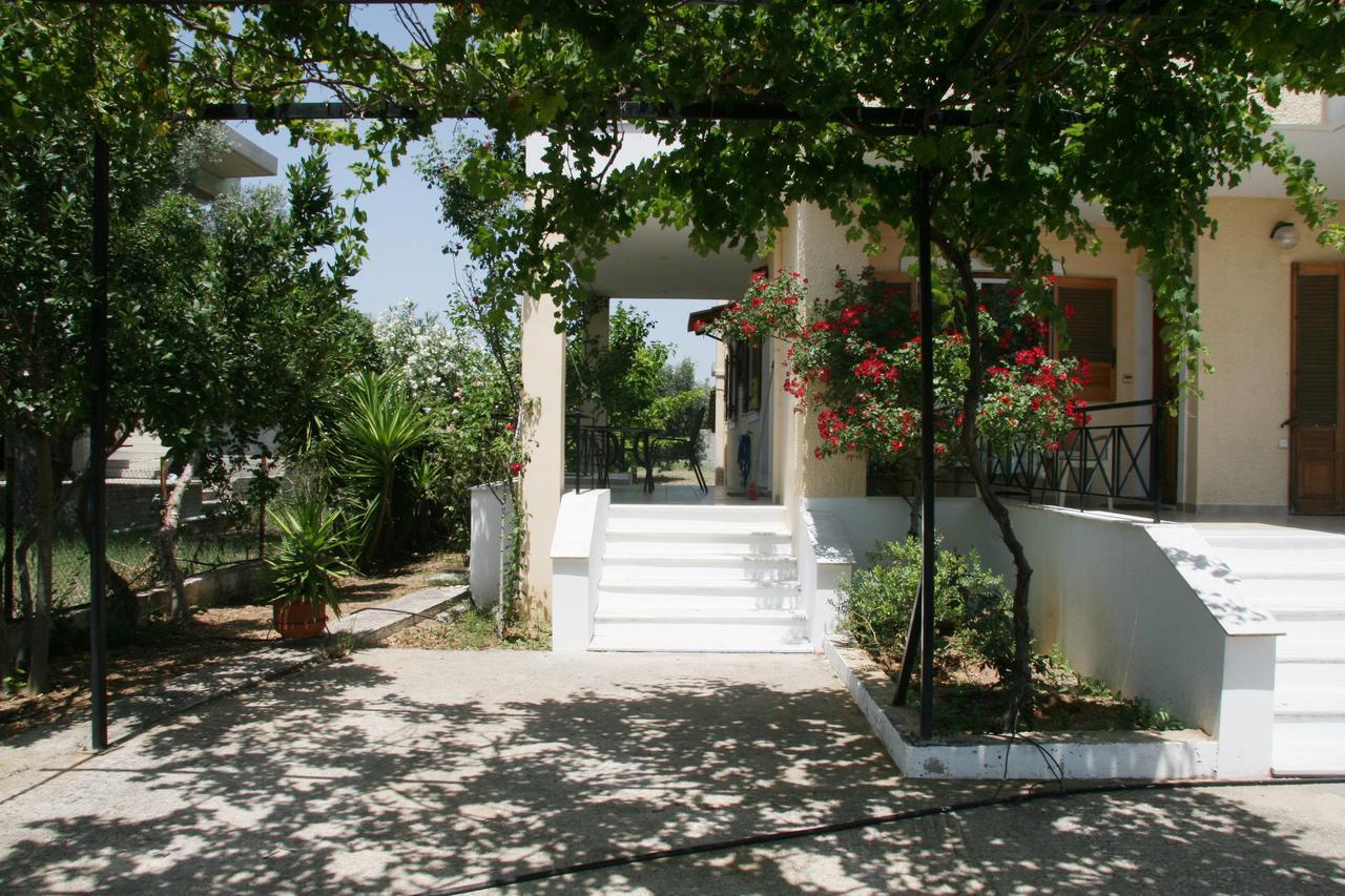 Villa Vlichos Amarynthos Exterior photo